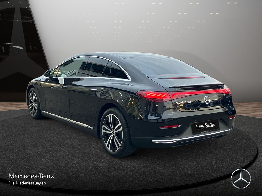 Mercedes-Benz EQE 300 Sedan