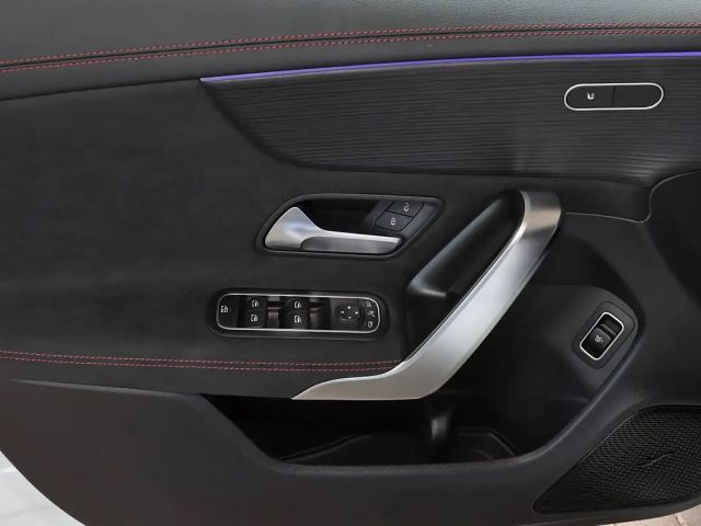 Mercedes-Benz CLA 200 AMG Line Coupé