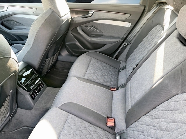 Audi A6 Avant Quattro S-Tronic