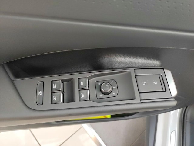 Volkswagen T-Roc 1.5 eTSI DSG IQ.Drive R-Line