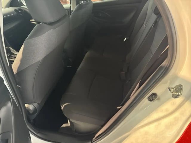 Toyota Yaris Hatchback Hybride Team D