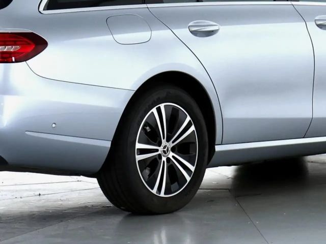 Mercedes-Benz E 220 AVANTGARDE E 220 d Estate
