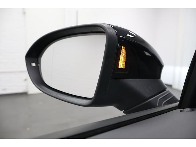 Volkswagen Golf 2.0 TDI DSG Golf VIII R-Line