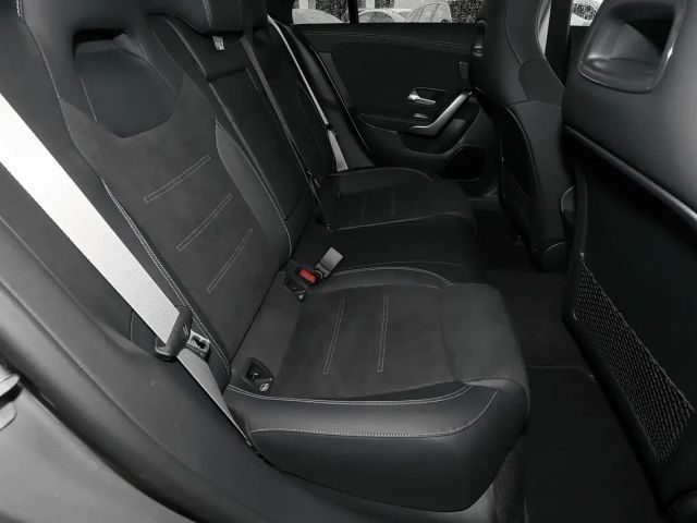 Mercedes-Benz CLA 200 AMG Line Coupé