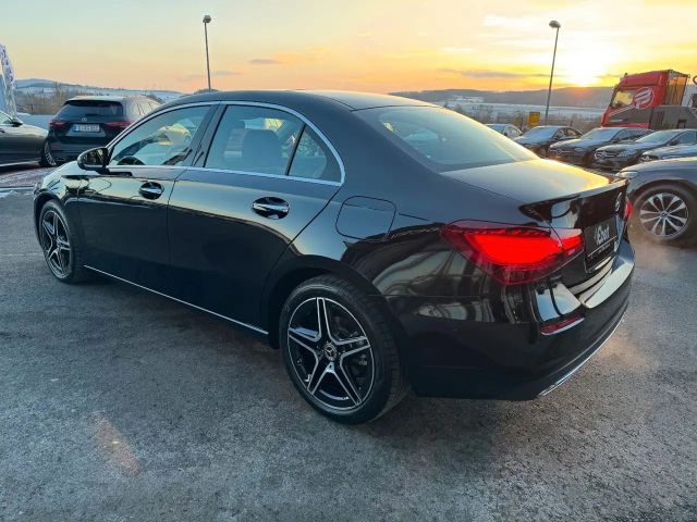 Mercedes-Benz A 180 Pano+Ambiente+MBUX+Keyless+Leder+AMG18`