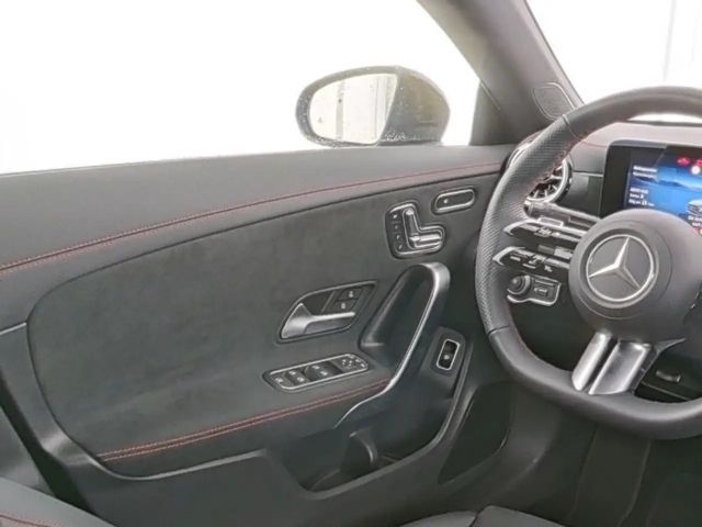 Mercedes-Benz CLA 200 AMG Line Coupé