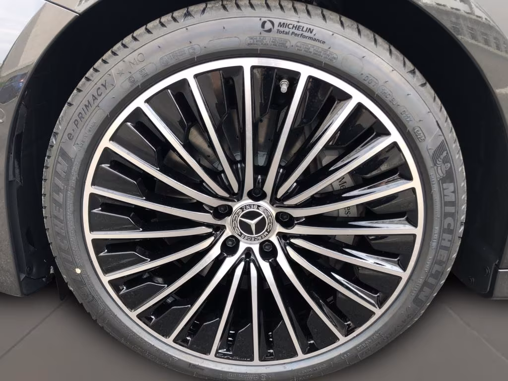 Mercedes-Benz E 200 AMG Line Sedan