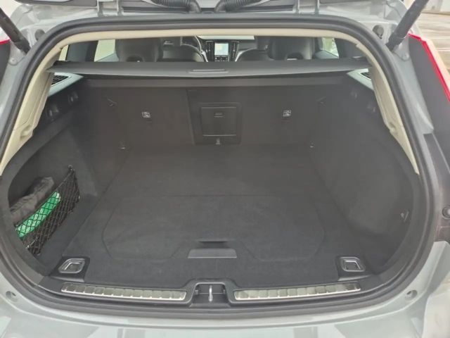 Volvo V60 Core Hybrid