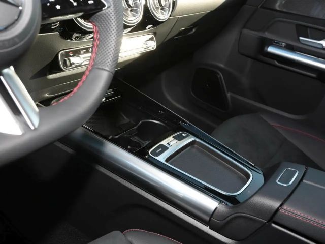 Mercedes-Benz B 180 AMG Line Sedan