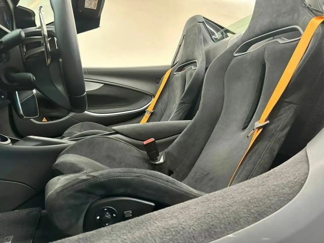 McLaren Artura Spider