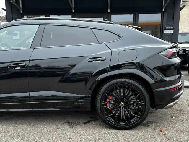 Lamborghini Urus SE *Akrapovic*Carbon-Paket*23"*B&O*Pano*