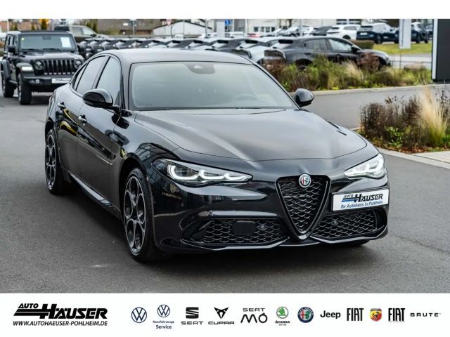 Alfa Romeo Giulia AT8 Q4 Turbo