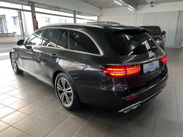 Mercedes-Benz E 220 AVANTGARDE E 220 d Estate