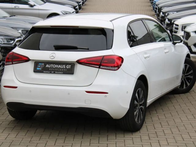 Mercedes-Benz A 180 A 180 d