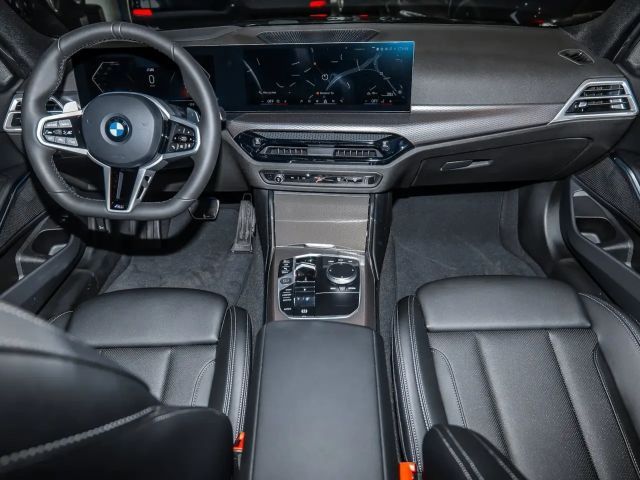 BMW 320 320i M-Sport Sedan