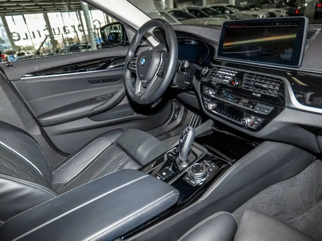 BMW 530 530d Luxury Line Sedan