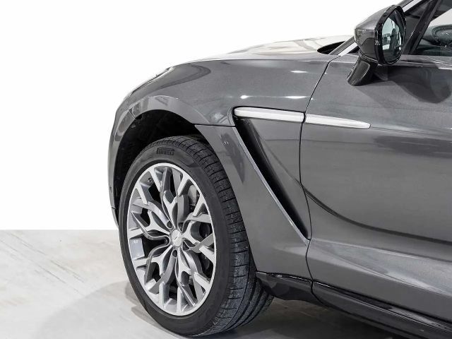 Aston Martin DBX - Magnetic Silver -