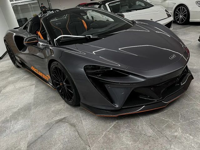 McLaren Artura Spider