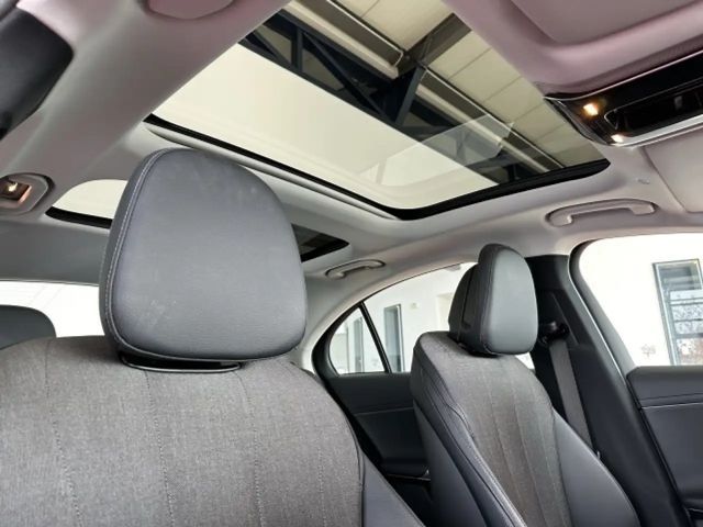 Mercedes-Benz E 220 AVANTGARDE E 220 d Sedan