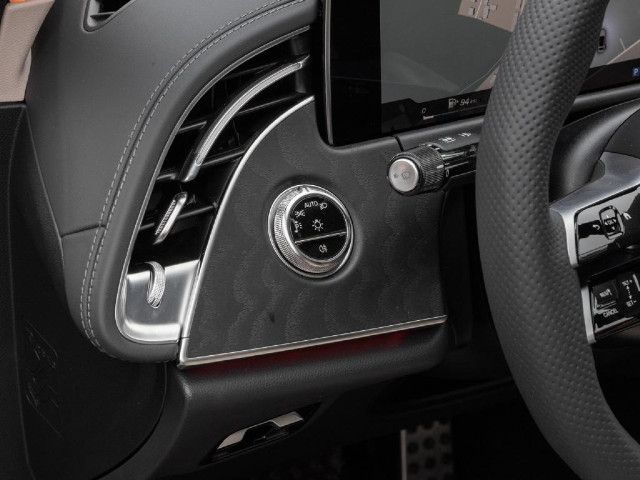 Mercedes-Benz E 200 Sedan