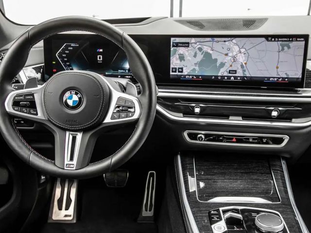 BMW X5 M60i