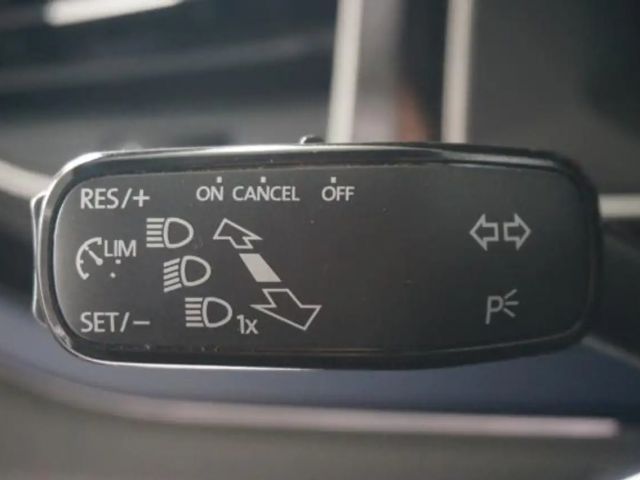 Volkswagen Polo POLO 1,0 TSI 110 PS UNITED NAVI KAMERA SHZ PDC APP