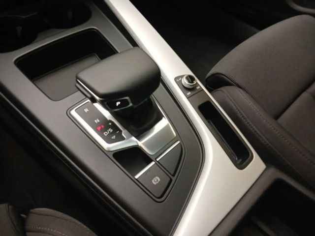 Audi A4 40 TDI Avant S-Line