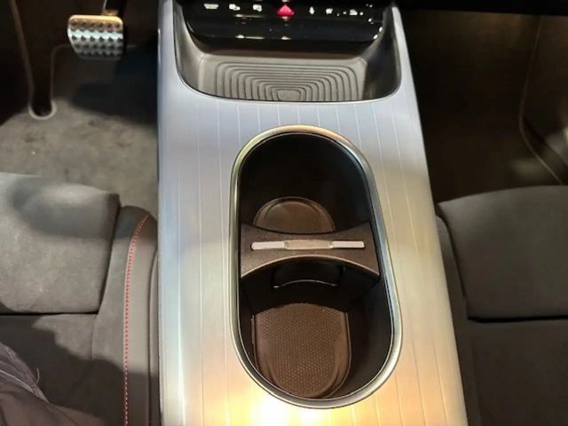 Mercedes-Benz CLA 250 AMG Line Sedan