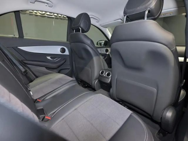 Mercedes-Benz E 220 AVANTGARDE E 220 d Sedan