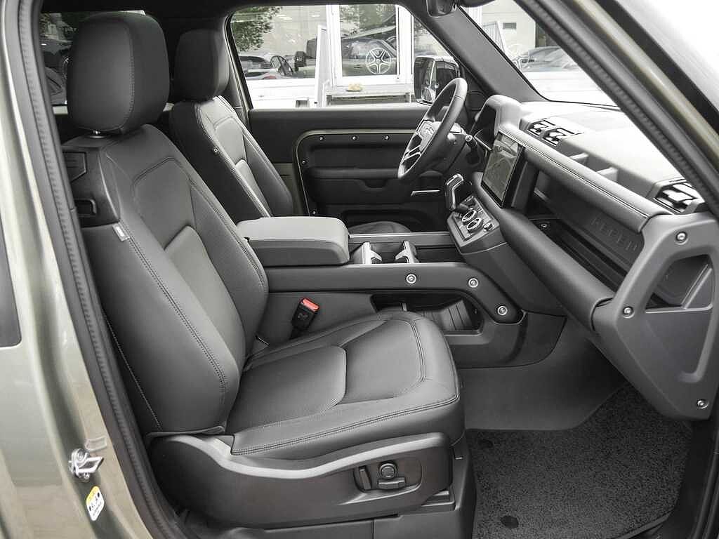 Land Rover Defender 90 Dynamic SE