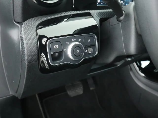 Mercedes-Benz A 180 A 180 d