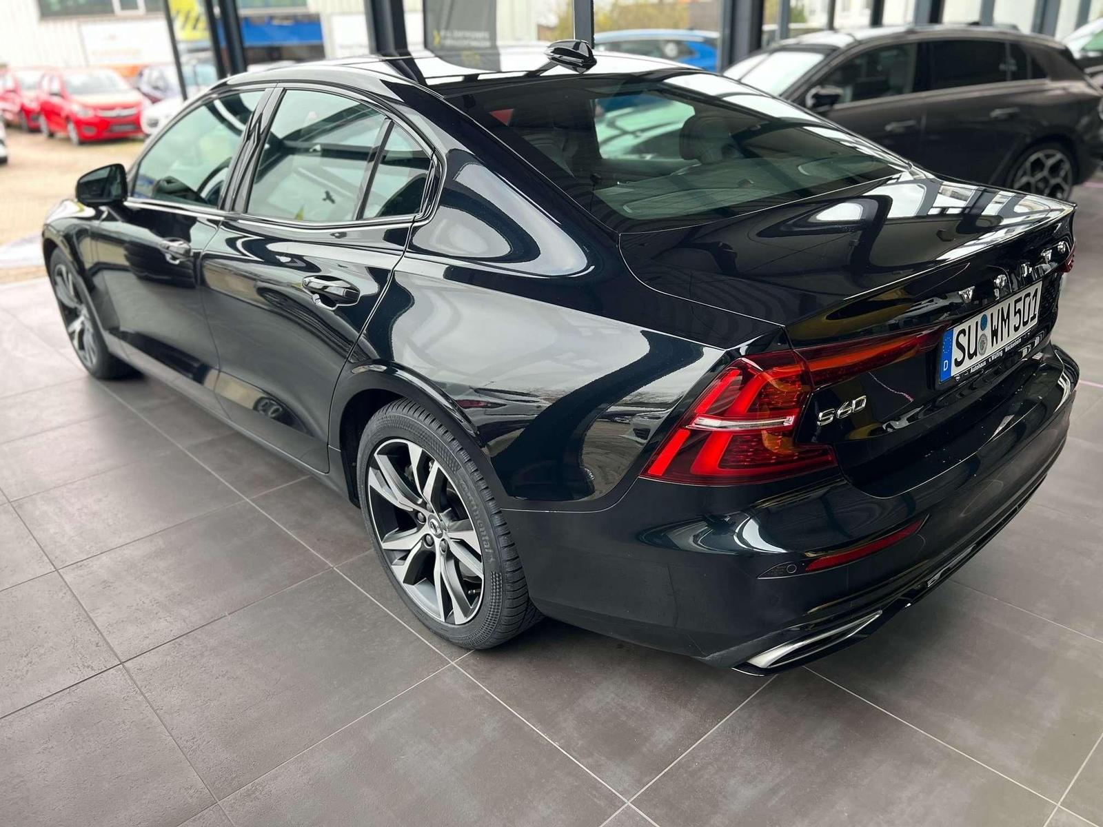 Volvo S60 AWD R-Design Recharge