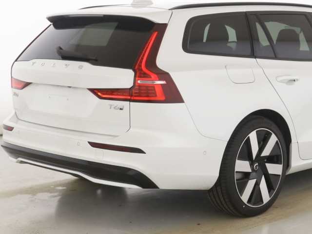 Volvo V60 AWD Dark Plus T6