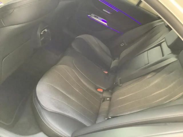 Mercedes-Benz E 200 4MATIC AVANTGARDE Sedan