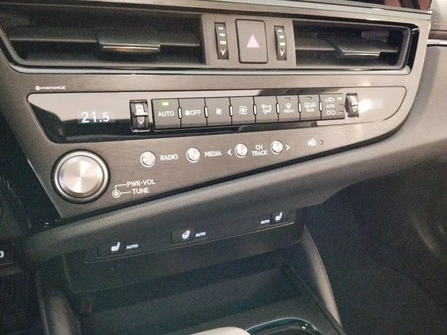 Lexus ES Business Line