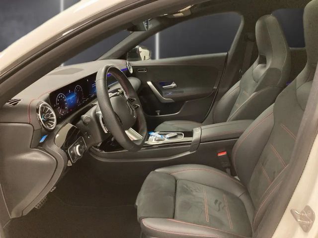 Mercedes-Benz CLA 200 AMG Line