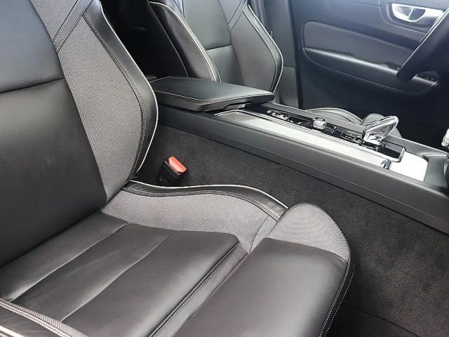 Volvo XC60 AWD Dark Geartronic Plus