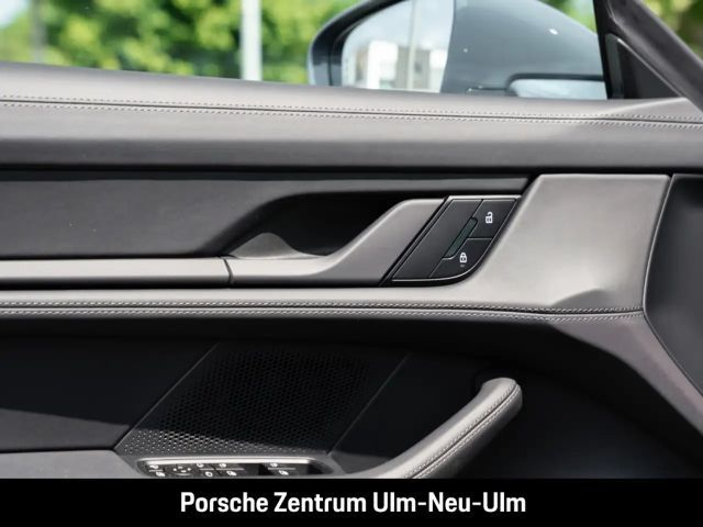 Porsche Taycan BOSE Panoramadach LED-Matrix Panoramadach