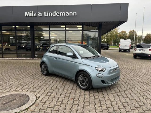 Fiat 500e Action