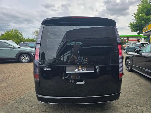 Hyundai Staria Signature