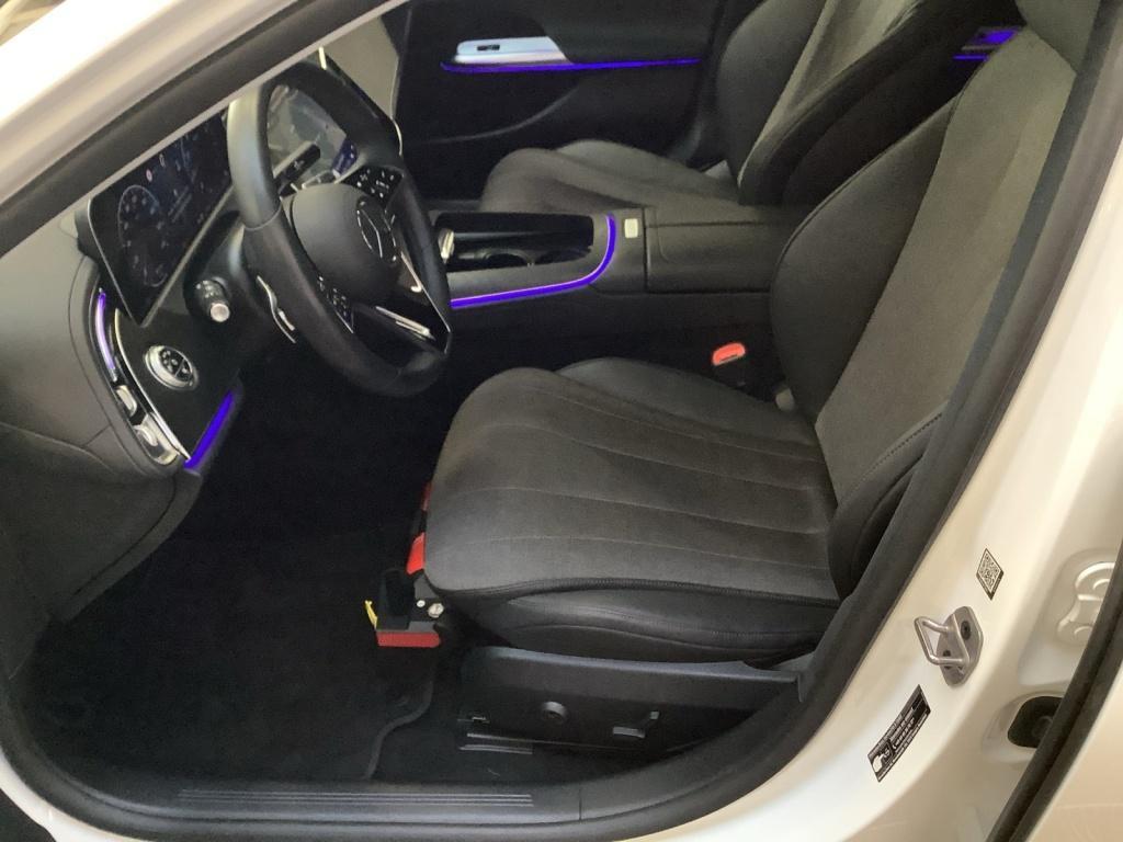 Mercedes-Benz E 200 4MATIC AVANTGARDE Sedan