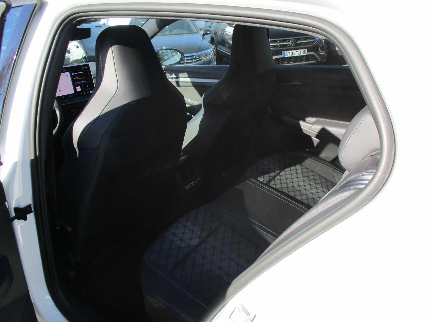 Volkswagen Golf 1.5 TSI Golf VIII R-Line