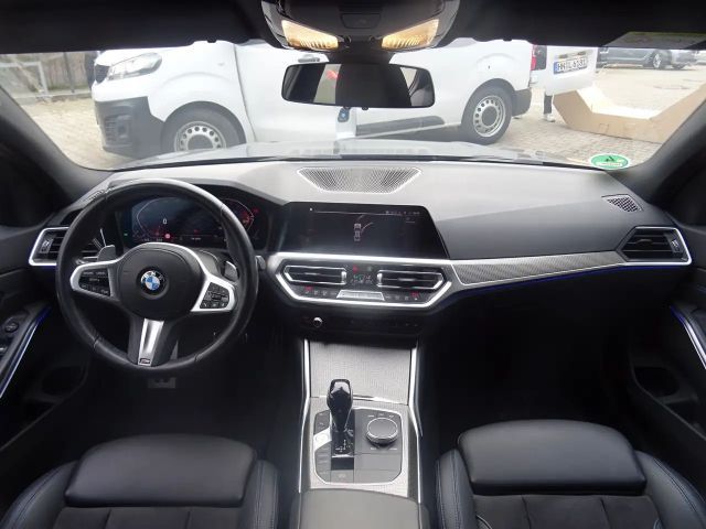 BMW 320 320i M-Sport Sedan