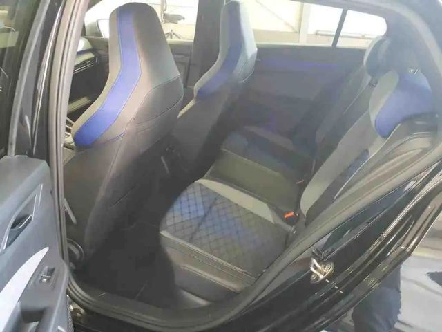 Volkswagen Golf R / R-Performance- Akrapovic /Black/Matrix