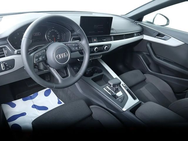 Audi A4 30 TDI Avant S-Line
