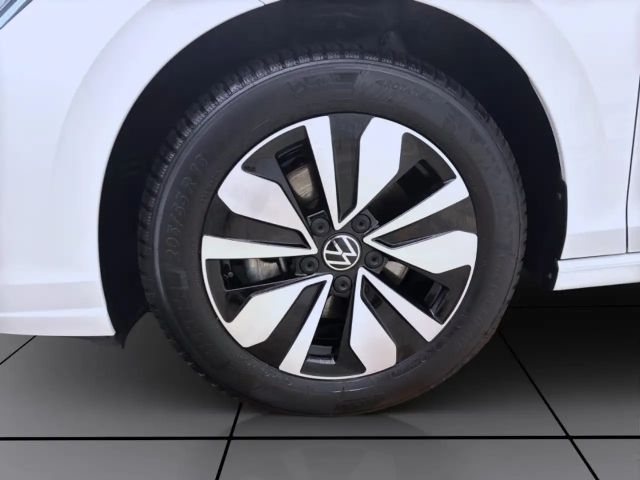 Volkswagen Golf 1.5 eTSI DSG Variant