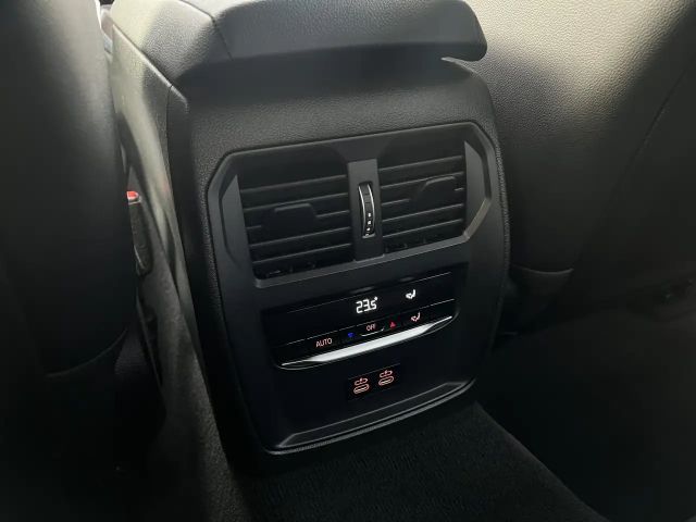 BMW 320 320i M-Sport Sedan