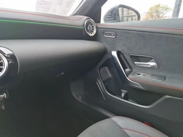 Mercedes-Benz CLA 200 AMG Line Coupé