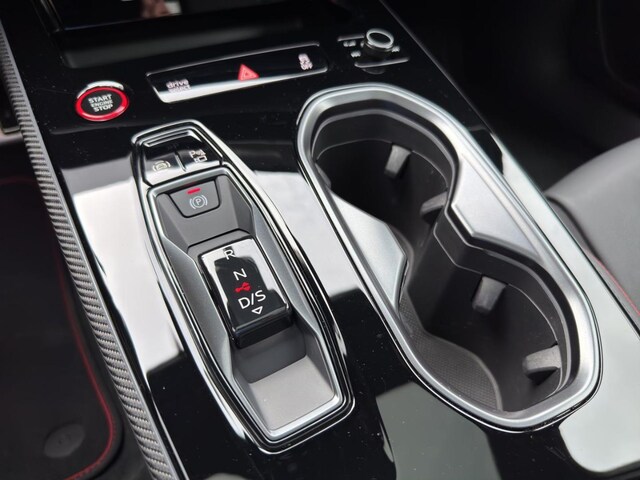 Audi A6 Avant Quattro S-Tronic