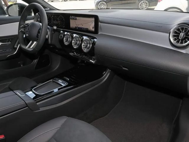 Mercedes-Benz CLA 200 AMG Line Coupé